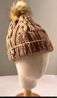 Pom Hat Tan